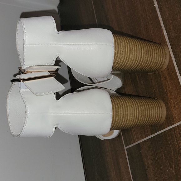 Wild Diva Chunky Heels - Picture 4 of 5